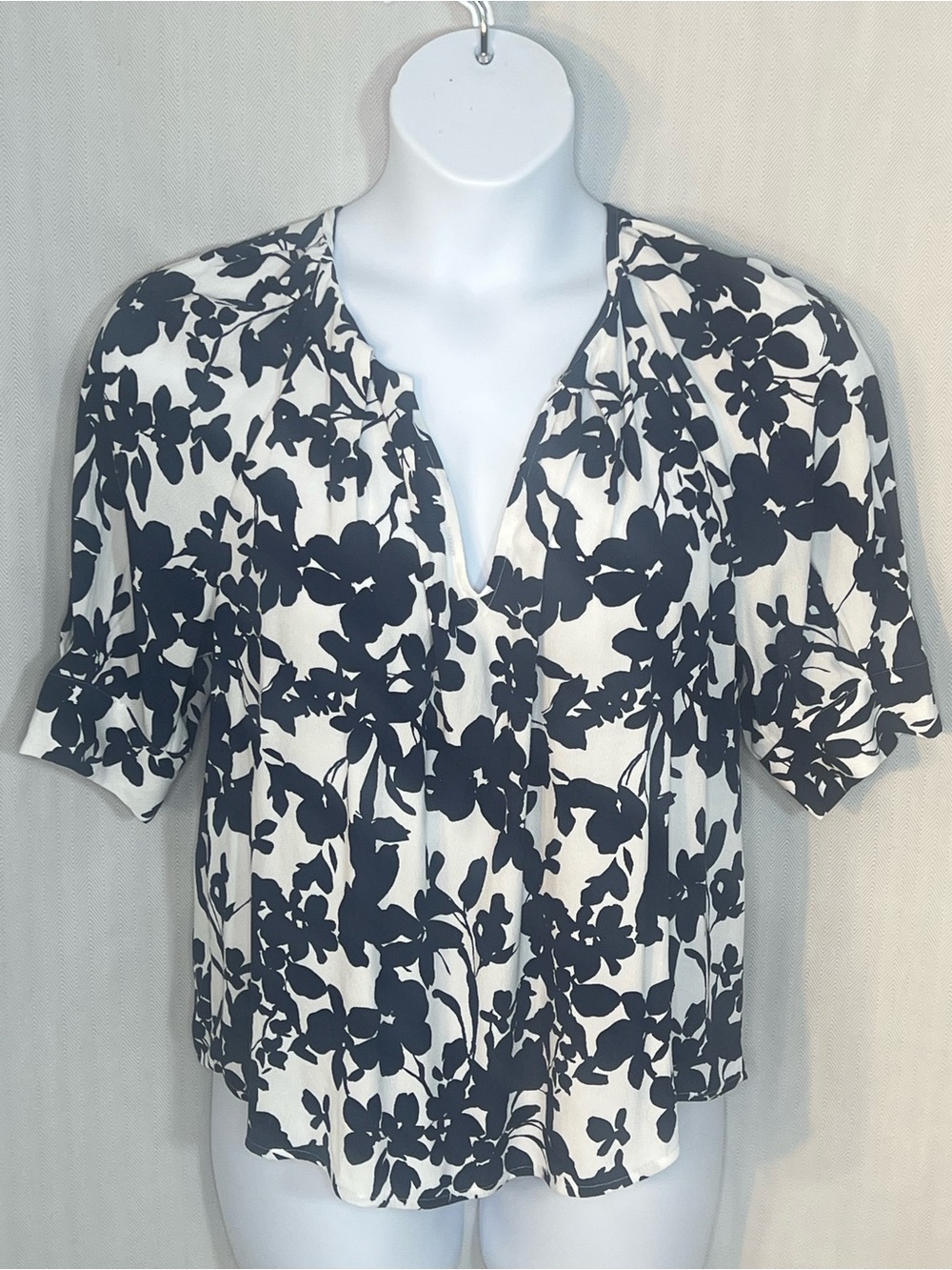 Loft Top Navy Blue & White Floral Split Neck Popover Short Cuffed Sleeves LP 👍